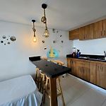 Aparta Estudio con Balcón y Vista